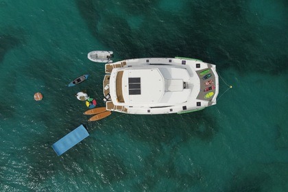 Rental Motorboat Robertson & Caine Léopard 51FT Gustavia
