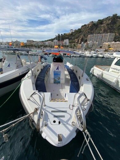 Blanes Motorboat Bluesail Costa Brava alt tag text