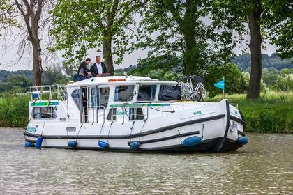 Charter Houseboat locaboat Penichette 1180 Flying Bridge Loosdrecht