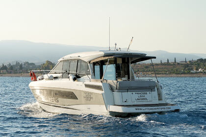 Hire Motorboat Jeanneau NC33 Latsi
