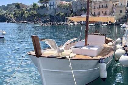 Location Bateau à moteur continua Gozzo Genovese Lipari