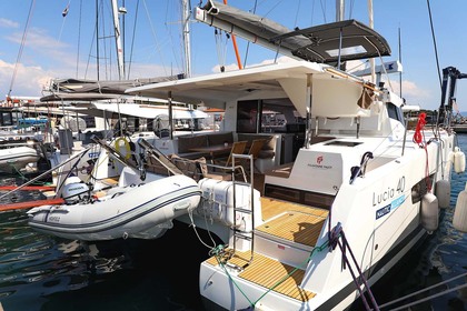 Verhuur Catamaran Fountaine Pajot Lucia 40 Marina Hramina