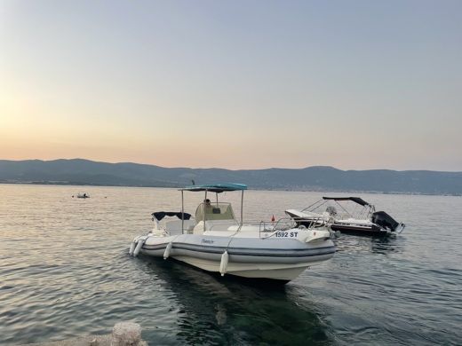 Split RIB Merlin 29 Cabin alt tag text