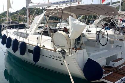Hire Sailboat BENETEAU OCEANIS 45 Herceg Novi