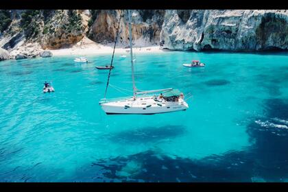 Verhuur Zeilboot Benetau Oceanis 400 Arbatax