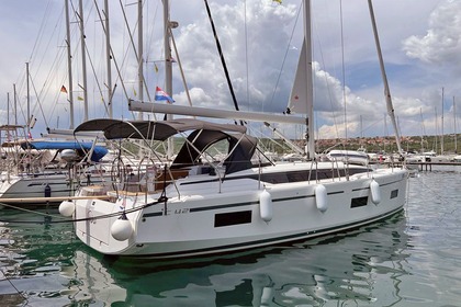 Hire Sailboat Bavaria Bavaria C42 Punat