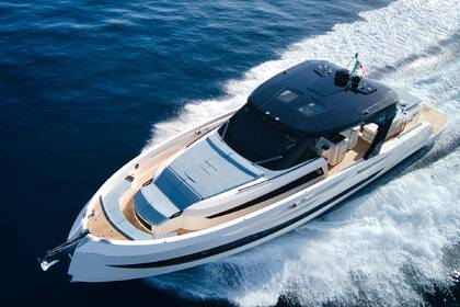 Hire Motorboat CAYMAN YACHTS 540 Saint-Tropez