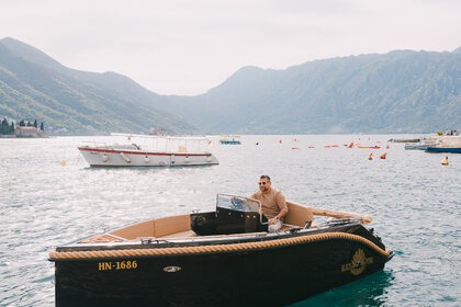 Charter Motorboat Black Pearl Silver 555 Perast