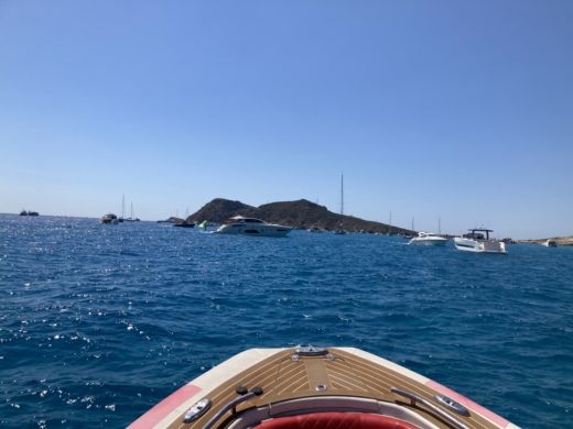 Saint-Tropez RIB wimbi boats W10 alt tag text