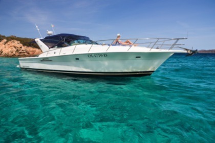 Hire Motorboat Riviera 4000 off-shore Porto Cervo