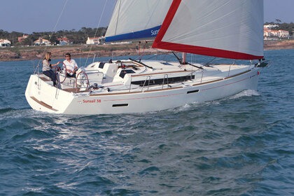Charter Sailboat Sunsail Sunsail 38/2 Marina