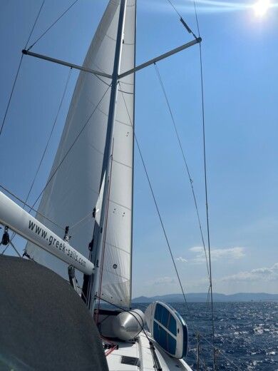 Athens Sailboat Beneteau Oceanis 40.1 alt tag text