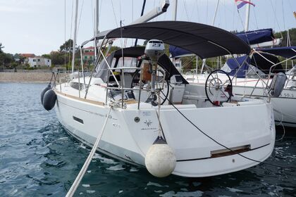 Verhuur Zeilboot Jeanneau Sun Odyssey 449 Šolta