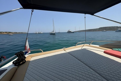 Charter Motorboat Cranchi Endurance Kalkara