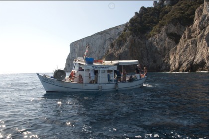 Charter Motorboat Gozzo vetroresina 10 Golfo Aranci