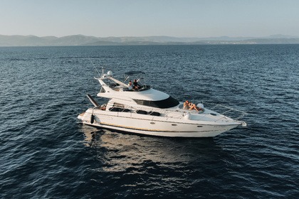 Rental Motorboat Sunseeker Manhattan 48 Fly Split
