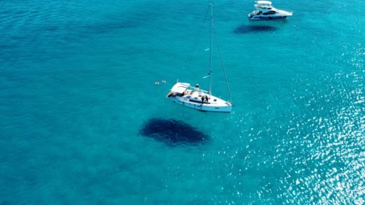 Latsi Sailboat Bavaria 37 Cruiser alt tag text