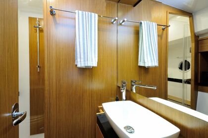 Чартер Моторная яхта Bavaria Yachtbau Bavaria Virtess 420 Fly Marina Lav