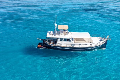 Charter Motorboat Menorquin 160 Fly Nassau