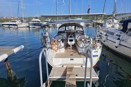Rental Sailboat Bavaria Yachtbau Bavaria Cruiser 34 - 2 cab. Krk