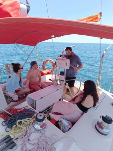 Barcelone Sailboat Beneteau Oceanis 430 alt tag text