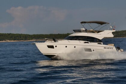 Rental Motor yacht Bavaria Yachtbau Bavaria Virtess 420 Fly Marina Lav