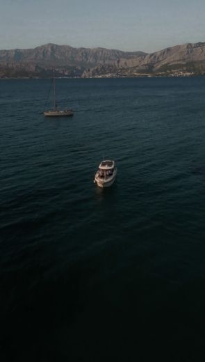 Općina Omiš Motorboat Jeanneau Merry Fisher 855 alt tag text