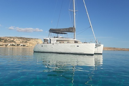 Hire Catamaran  Lagoon 450  Flybridge Athens
