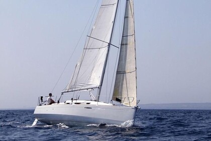 Rental Sailboat Bénéteau First 30 La Rochelle