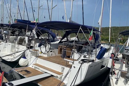 Rental Sailboat  Oceanis 40.1 Cugnana Verde