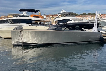 Hire Motorboat VANDUTCH VANDUTCH 40 Sainte-Maxime