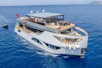 Miete Motoryacht Custom built luxury motor yacht trawler with a capacity of 12 people Fethiye