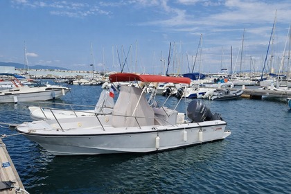 Noleggio Barca a motore Boston Whaler Outrage 21 Saint-Raphaël