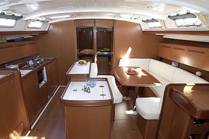 Rental Sailboat Beneteau Cyclades 50.4 Les Sables-d'Olonne