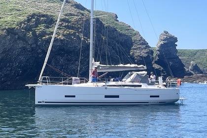 Charter Sailboat Dufour Dufour 390 La Trinité-sur-Mer