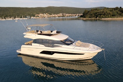 Rental Motorboat PRESTIGE 520 Fly Beaulieu-sur-Mer