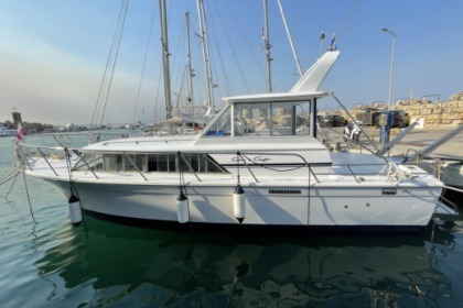 Noleggio Barca a motore Chris Craft Commander 31 Mandraki Port