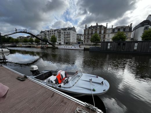 Nantes Motorboat Jeanneau Prélude alt tag text