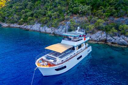 Charter Motor yacht 2024 model luxury Motor yacht Trawler with a capacity of 6 people Göcek