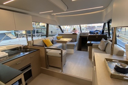 Location Yacht à moteur Jeanneau Prestige 420 Fly Fréjus