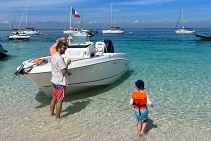 Hire Motorboat BOSTON WHALER Outrage 220 Bénodet