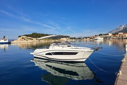 Location Bateau à moteur Jeanneau Cap Camarat 9.0 WA Makarska