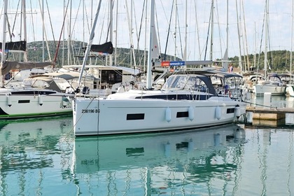 Hire Sailboat  Bavaria C42 Pirovac