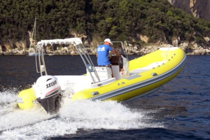 Noleggio Gommone Italboats Predator 6.80 Capri