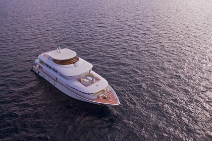 Charter Motor yacht Custom Horizon 3 Malé