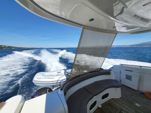 Σπλιτ Motorboat JEANNEAU PRESTIGE 46 FLY alt tag text