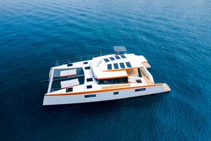 Hire Sailboat  Luna 47 Power Split