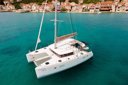 Charter Catamaran Lagoon-Bénéteau Lagoon 400 S2 - 4 + 2 cab. Šibenik