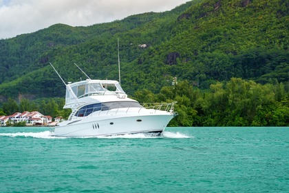 Verhuur Motorboot Silverton Yachts Ovation 52 Seychellen