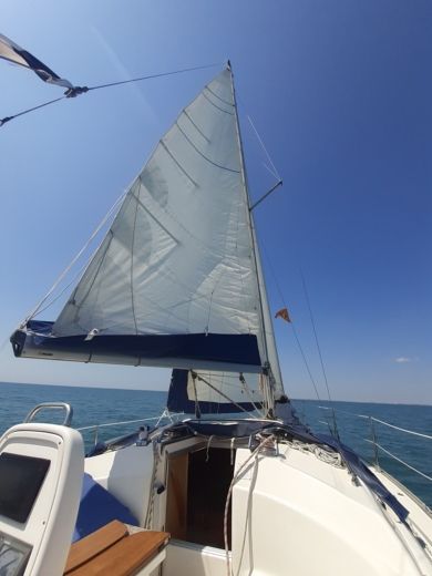 La Rochelle Sailboat BAVARIA CRUISER 30 alt tag text